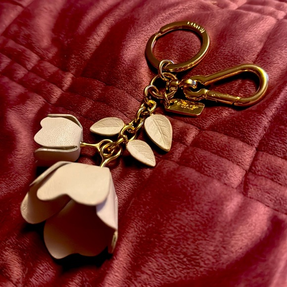 COACH Essential Tea Rose Bag Charm With Gift Box 23539 - Picture 6 of 11